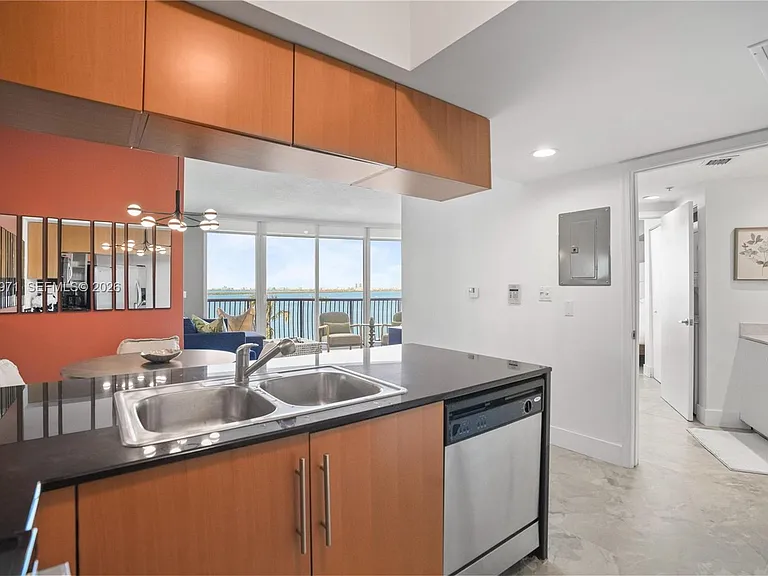 1750 N Bayshore Dr #1401 — Photo 12