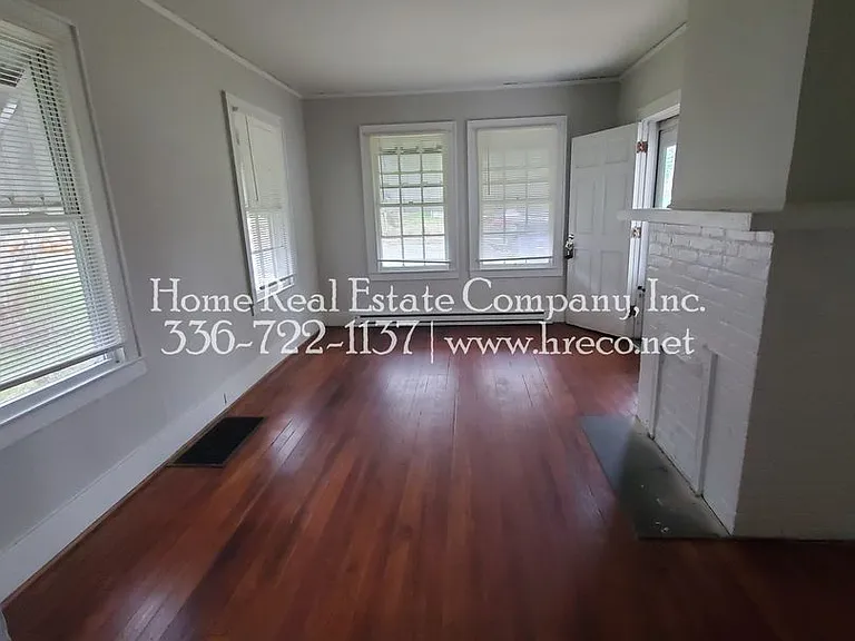 920 N Jackson Ave — Photo 3