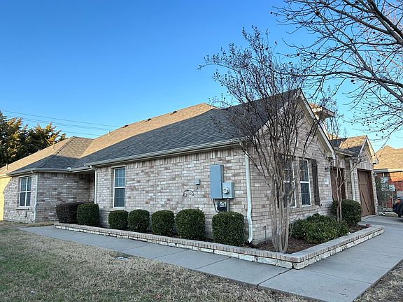 3rd image of 5801 Pinebrook Dr