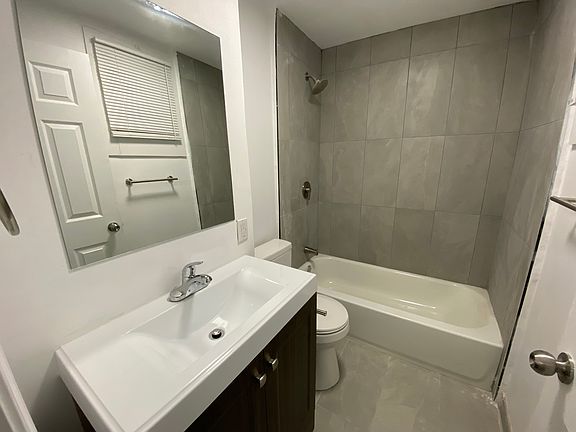 2nd image of 2540 Griffiths Ave