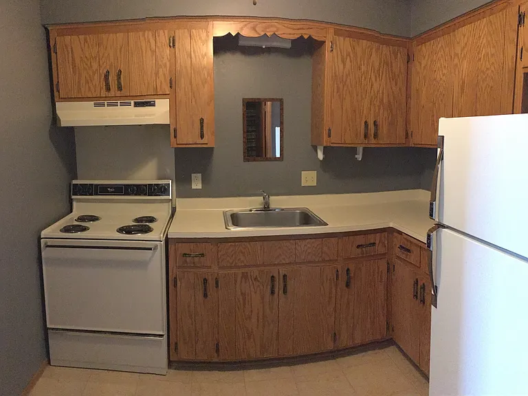 W156N11355 Pilgrim Rd #2 — Photo 4