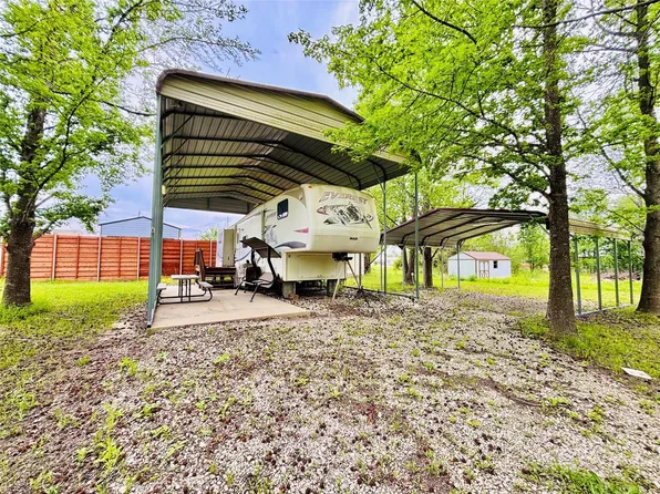 994 Holiday Village Dr, Quitman, TX 75783