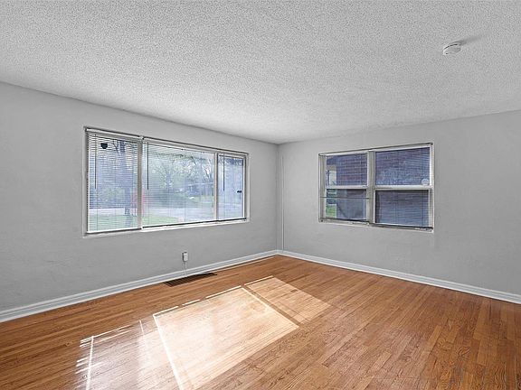 2nd image of 9729 Lilac Dr