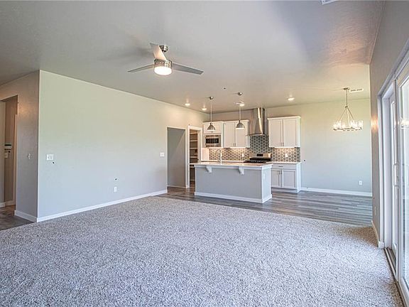 5th image of 1813 Sara Vista Dr