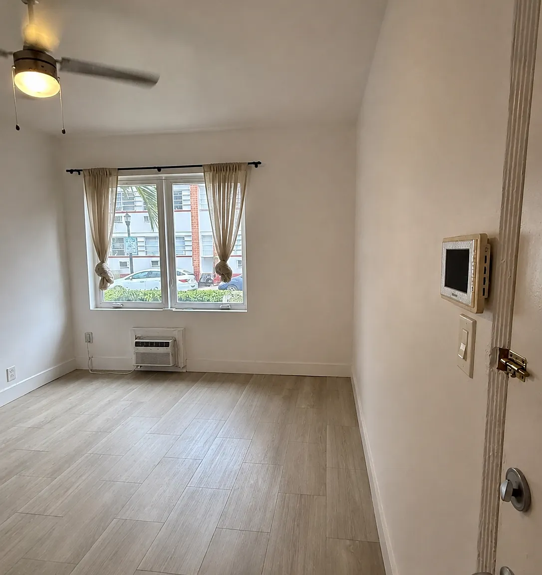 Studio, 500 sqft, $1,700 — Photo 2