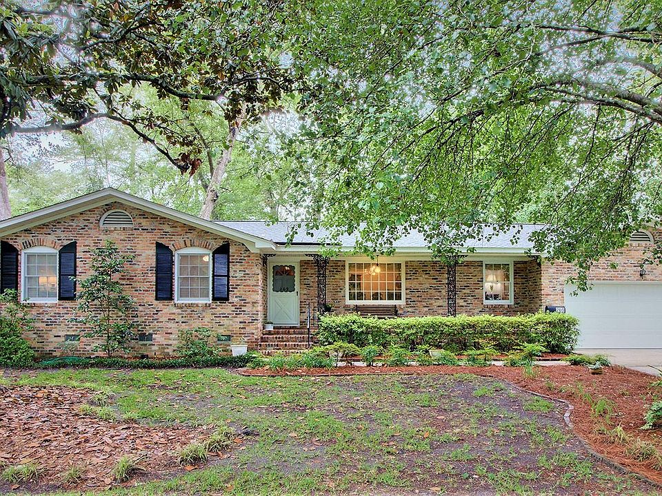 1st image of 209 Dogwood Cir