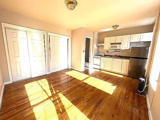 1st image of 403 E 6th St #2B