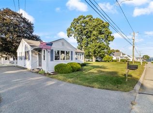 27 Sea Breeze Ave E, Niantic, CT 06357