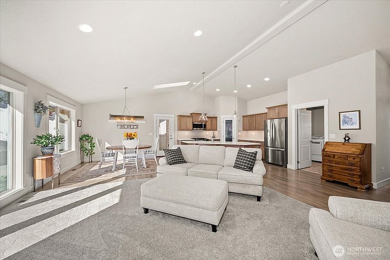 3rd image of 5538 N Radium Lane