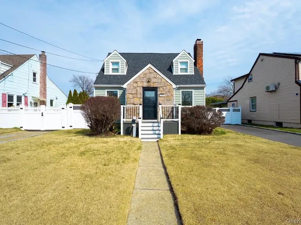 2381 Yorktown Street, Oceanside, NY 11572