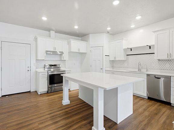 3rd image of 1702 E Stone Ct
