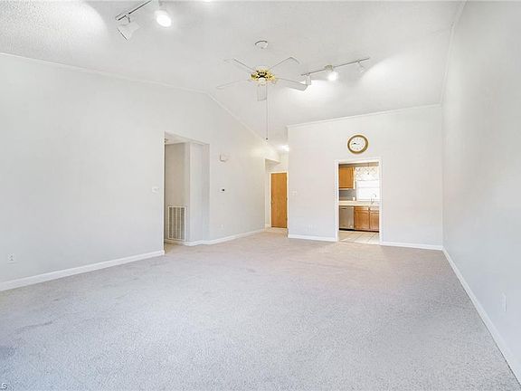 5th image of 1300 Larchmont Pl APT 808