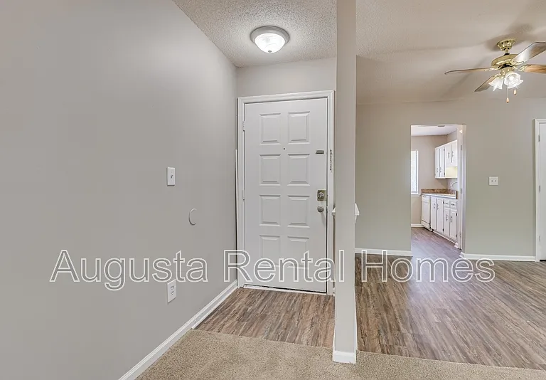 2812C Thomas Ln — Photo 2