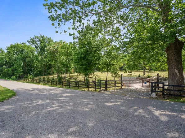 380 Falling Water Rd, Cookeville, TN 38506