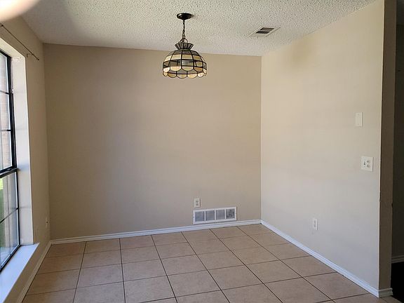2nd image of 4005 San Mateo Dr #B