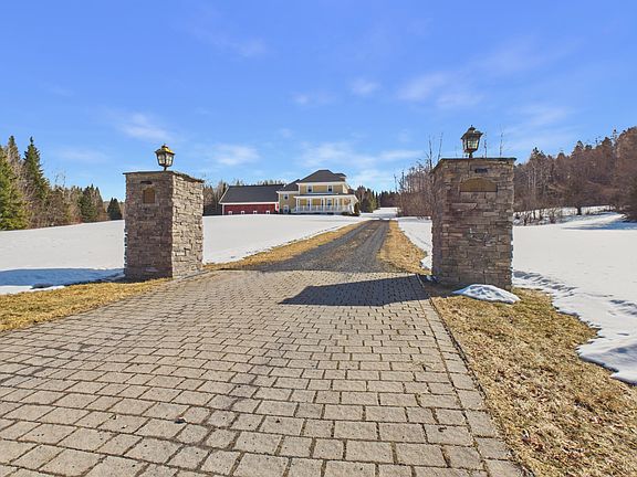 2nd image of 1075 West Road