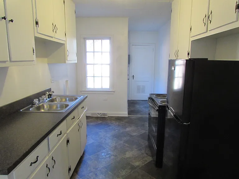 322 W McCubbins St — Photo 6