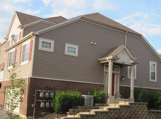 1960 Oxley Cir, Naperville, IL 60563