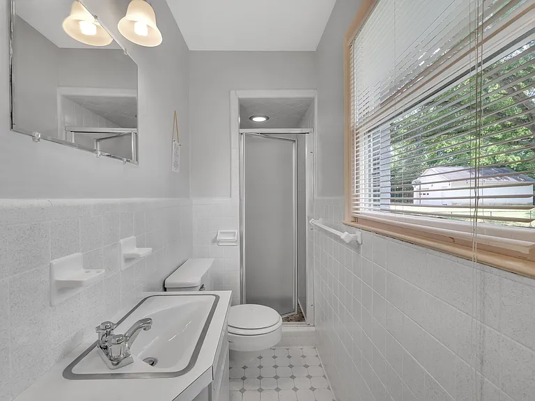 Sharonbrook Dr — Photo 6