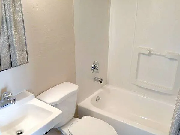 Bay View Apartments — Photo 7