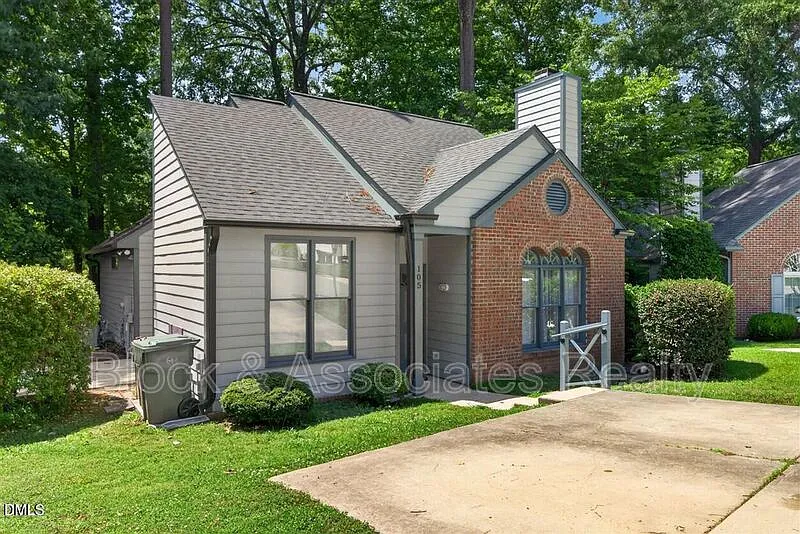 105 Ellsworth Pl