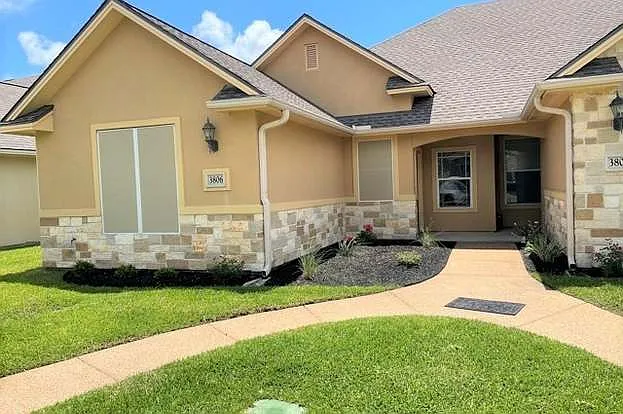 3806 Blackhawk Ln — Photo 1