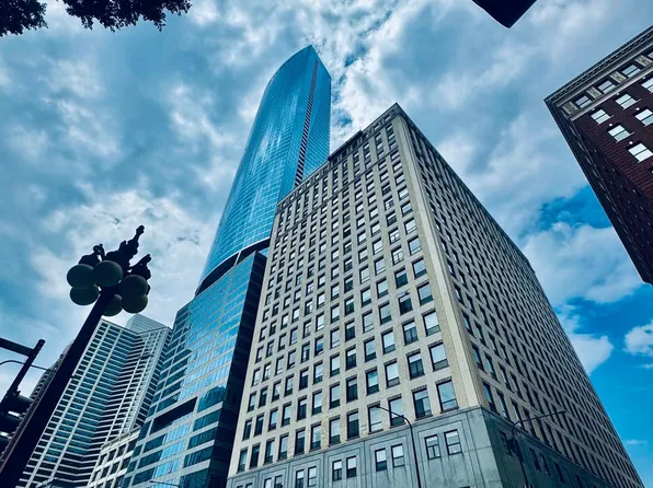 910 S Michigan Ave APT 1712, Chicago, IL 60605
