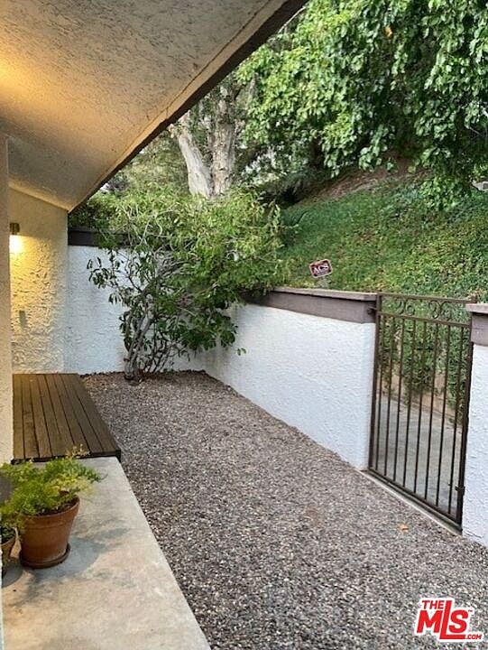1st image of 1524 Palisades Dr