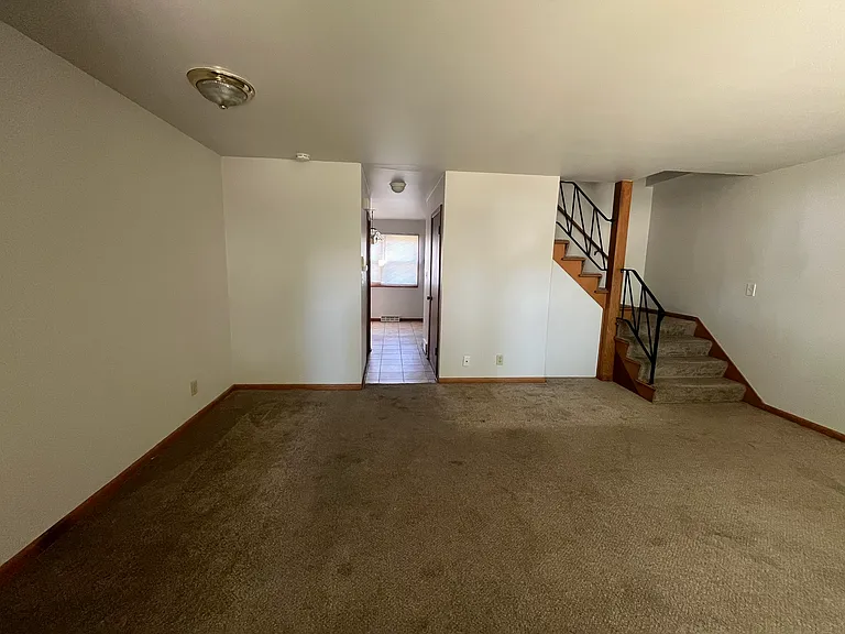8142 W Howard Ave — Photo 4