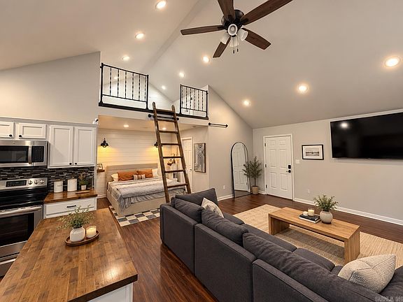 3rd image of 9 Horton Ln