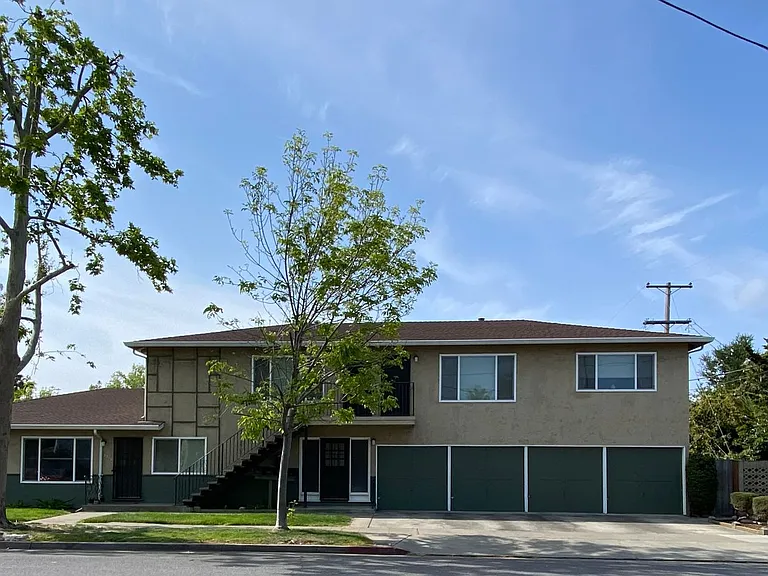 3210 Myles Ct — Photo 1