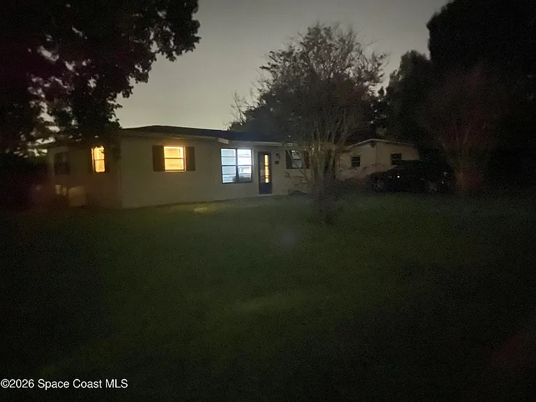 303 Princeton Ave — Photo 10