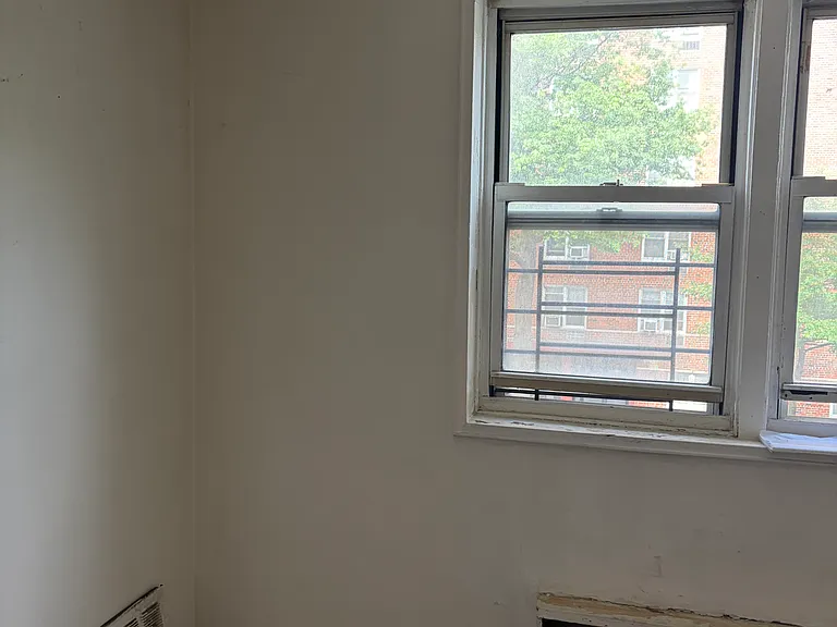 4110 Bowne St #3J — Photo 3