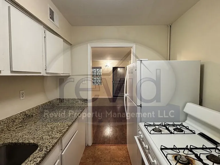 49 S. Morrison — Photo 8