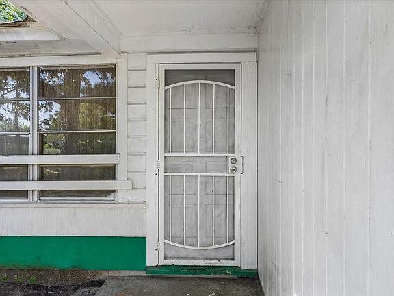 2nd image of 8002 Woodlyn Rd