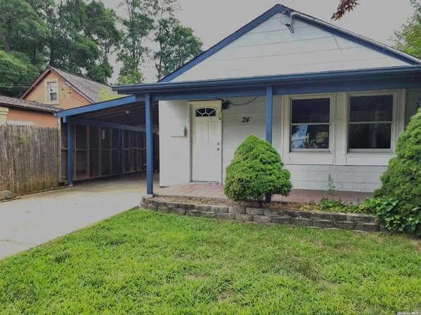 (undisclosed Address), Wheatley Heights, NY 11798