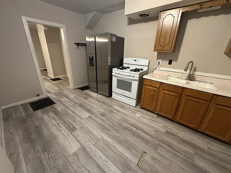 1025 E Washington St #2 — Photo 11