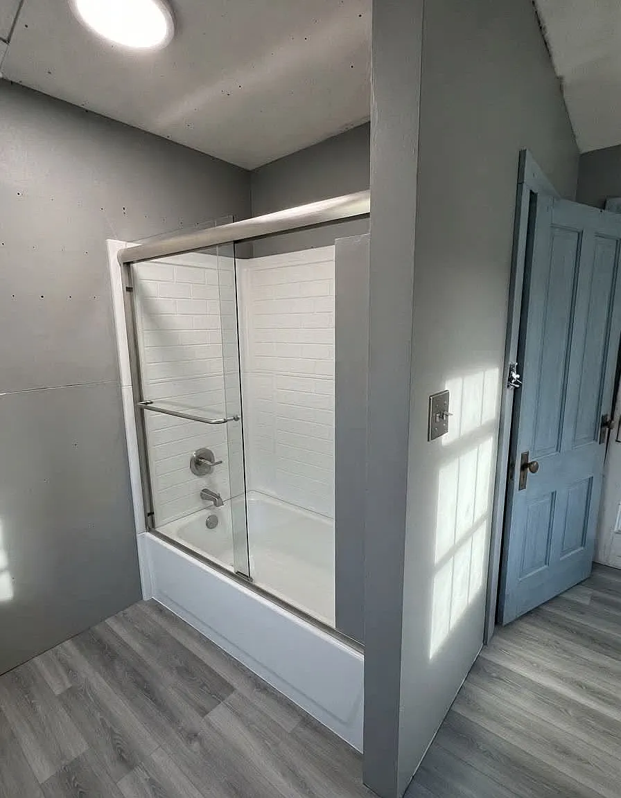 5 bed, 2900 sqft, $2,100 — Photo 3