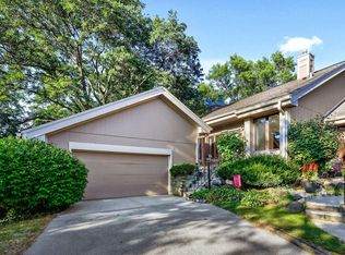 5807 Woodcreek Ln #5807, Middleton, WI 53562