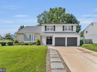 19 Kingsbridge Dr, Burlington, NJ 08016