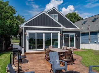 5833 E Pickwick Rd, Syracuse, IN 46567