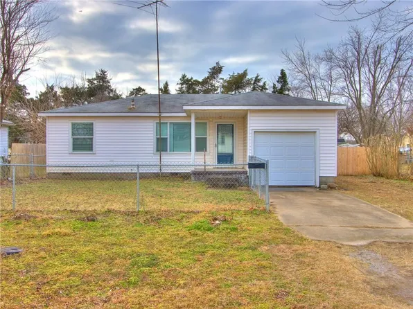 614 E Washington St, Tecumseh, OK 74873