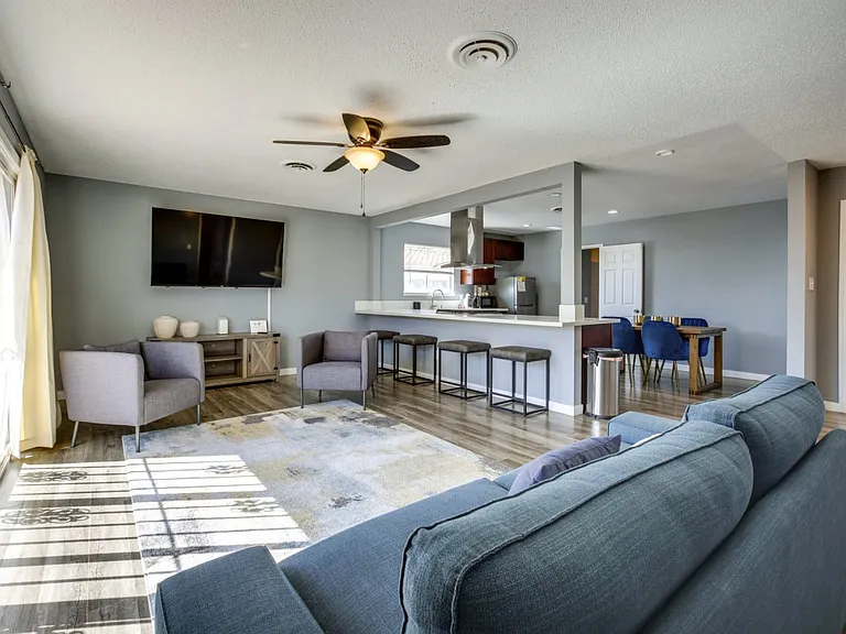 2405 Arenas St — Photo 18