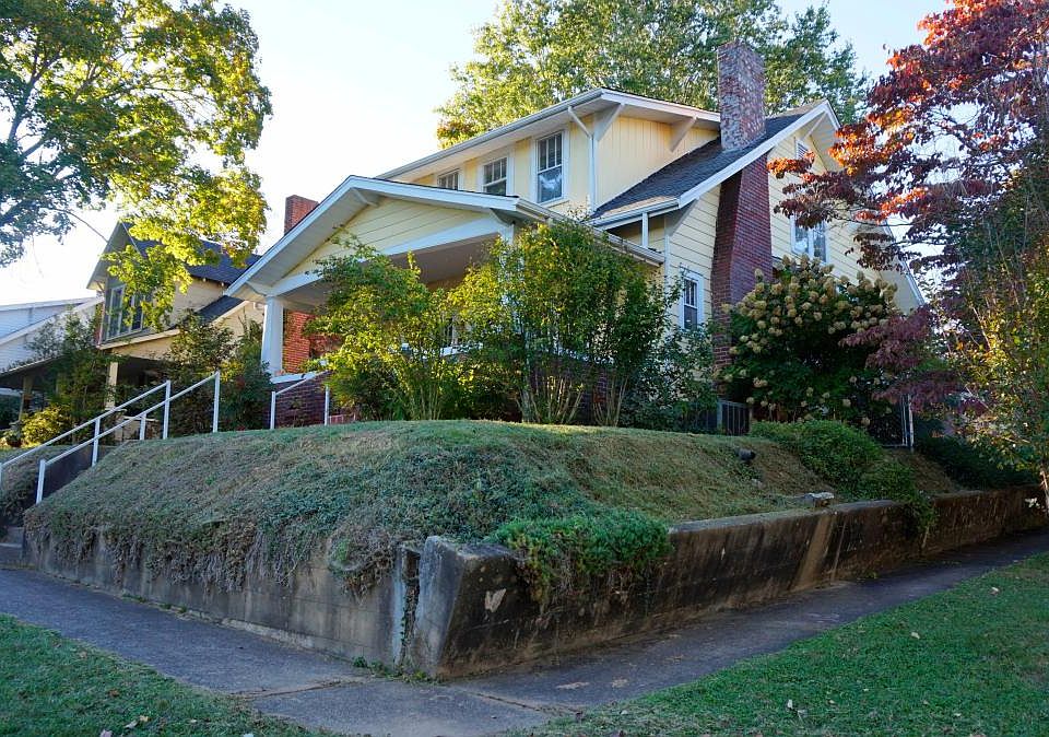 1st image of 1001 Lawrence Ave