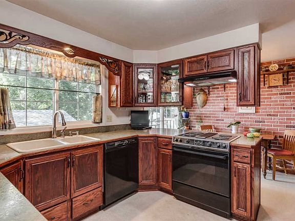 4th image of 2710 E 40th Ave