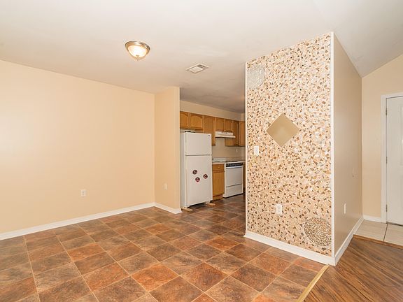 5th image of 20029 Sunshine Dr #B