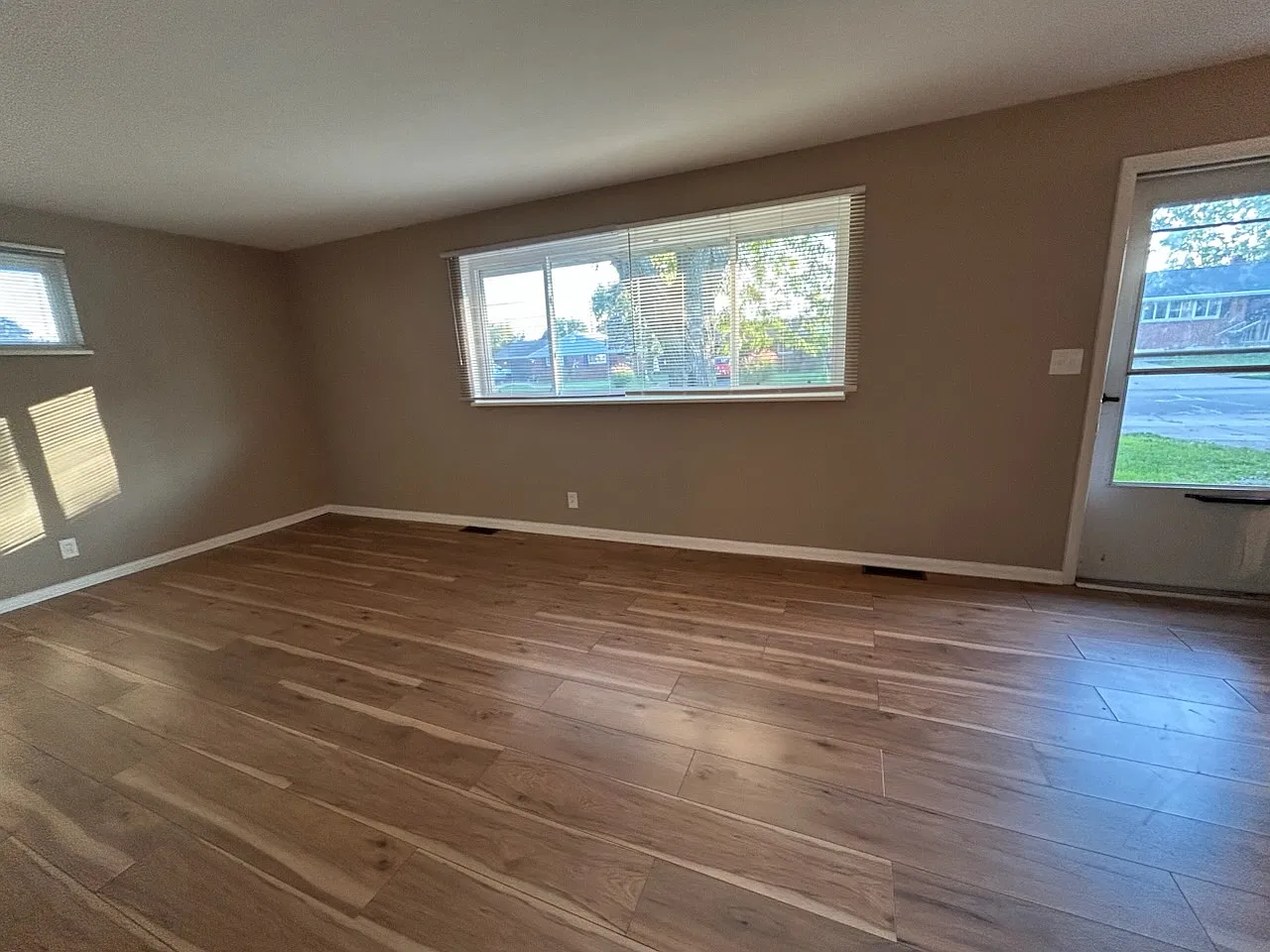 3 bed, 1056 sqft, $1,650 — Photo 2