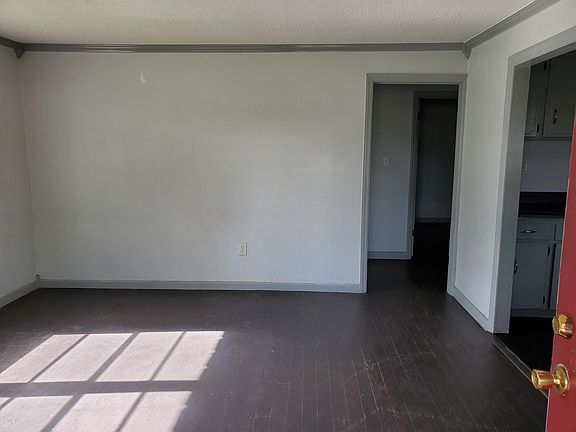 5th image of 402 W North Ave