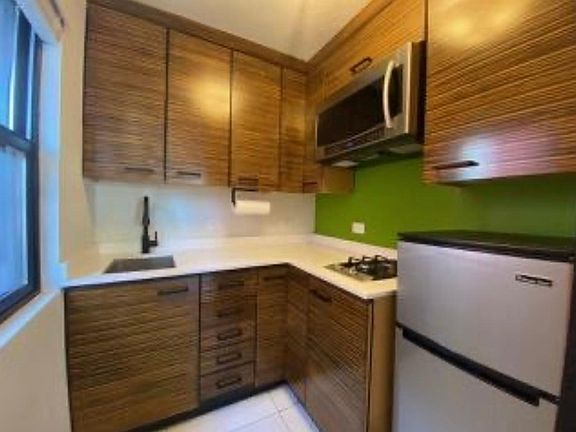 2nd image of 903 McFarland Ave #1