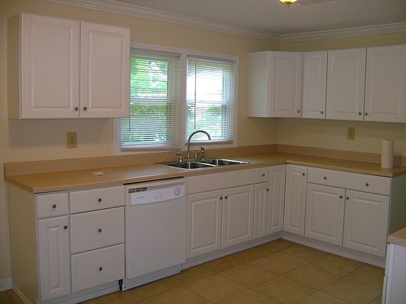 4th image of 176 Mullins School St